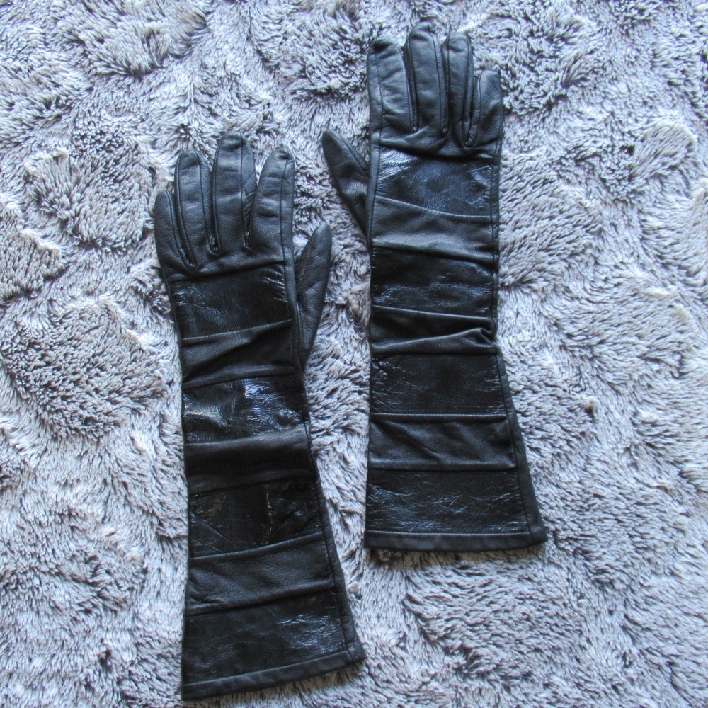 Kenneth Cole New York Ladies Black Leather Gloves